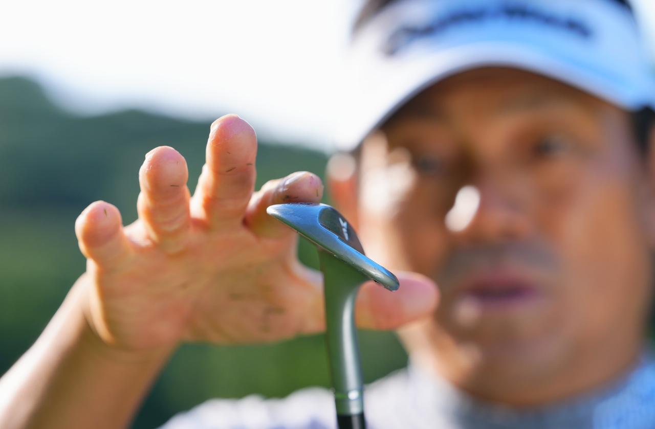 画像: 「ヒールもそうですが、トウの後ろ側のソールがしっかり落とされていることも重視します」(田中プロ)