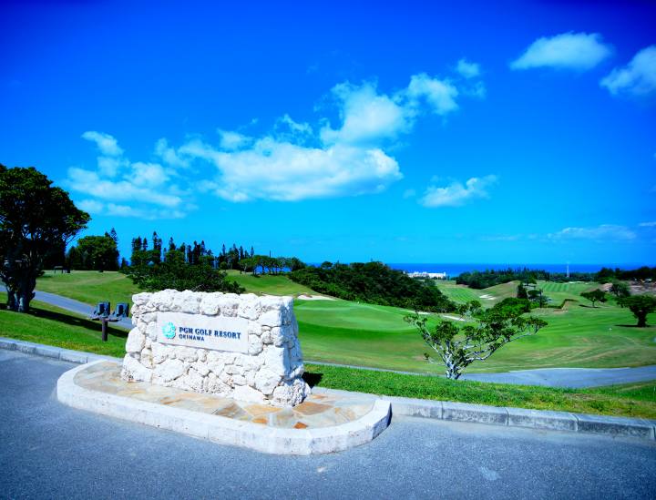 画像: 会場はPGMゴルフリゾート沖縄。27ホールのチャンピオンコースで今大会は男性6678Y、女性5056Yのパー72で行われた