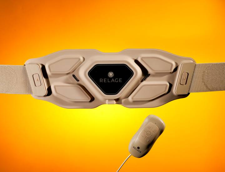 画像: 多機能ながら使っていても目立たないデザインで、リモコンまで付属している