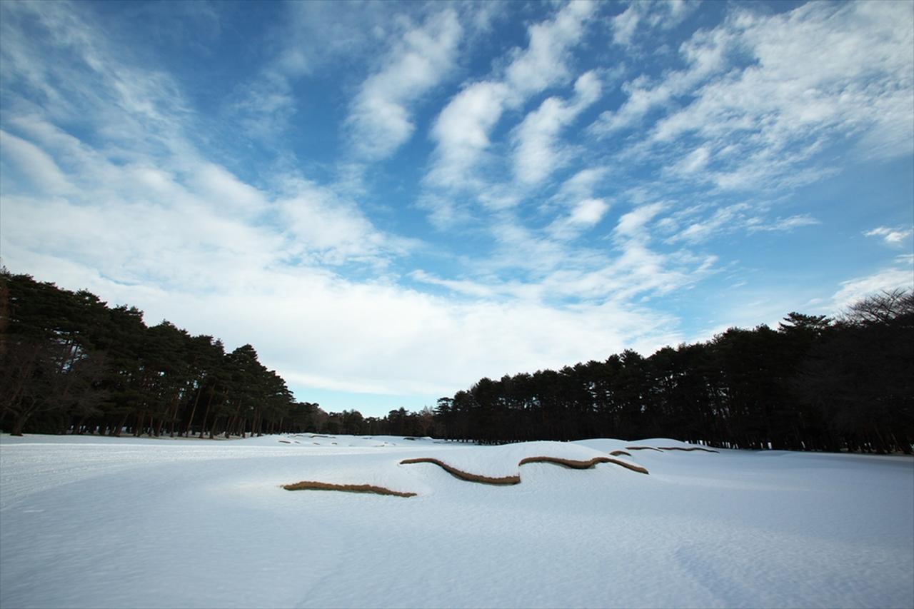 画像: 雪が積もったゴルフ場(※写真はイメージ)