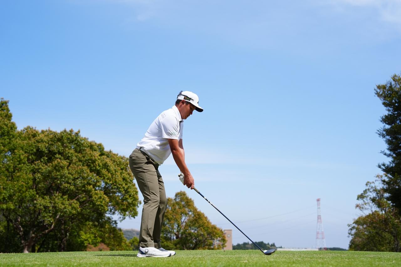 画像 : 1番目の画像 - 吉田泰基のフェアウェイウッド後方連続写真（撮影/岡沢裕行） - みんなのゴルフダイジェスト