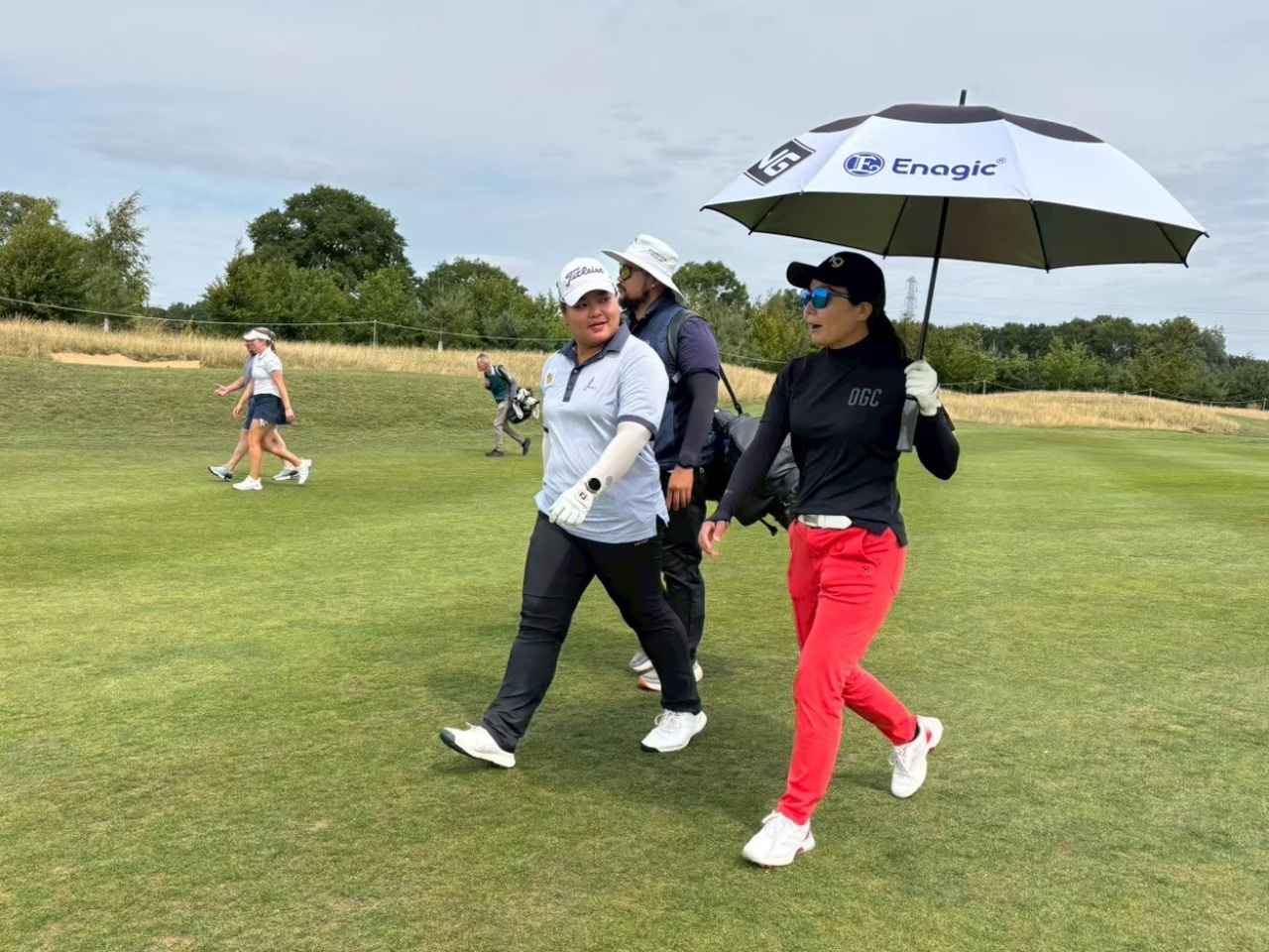 画像: アンチサとの練習ラウンド。「本当に体もスウィングもやわらかくて。彼女にヨガのよさを教えてもらいました」