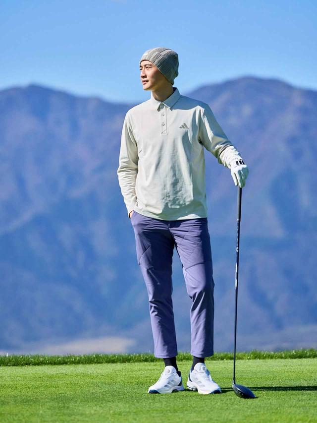 画像: Socheさんの午後ウェア/長袖シャツ(12100円)、ジョガーパンツ(15400円)、ビーニー(3960円)