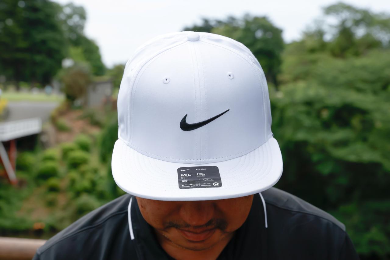 画像: フラットバイザー型キャップが醸し出すストリートテイスト