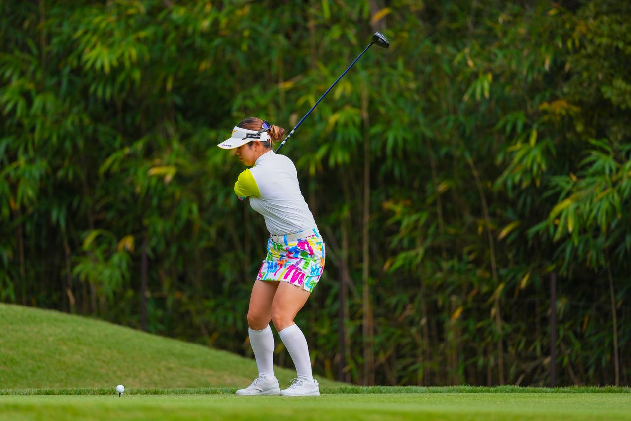 画像 : 8番目の画像 - 仲村果乃　ドライバー斜め正面連続写真 - みんなのゴルフダイジェスト