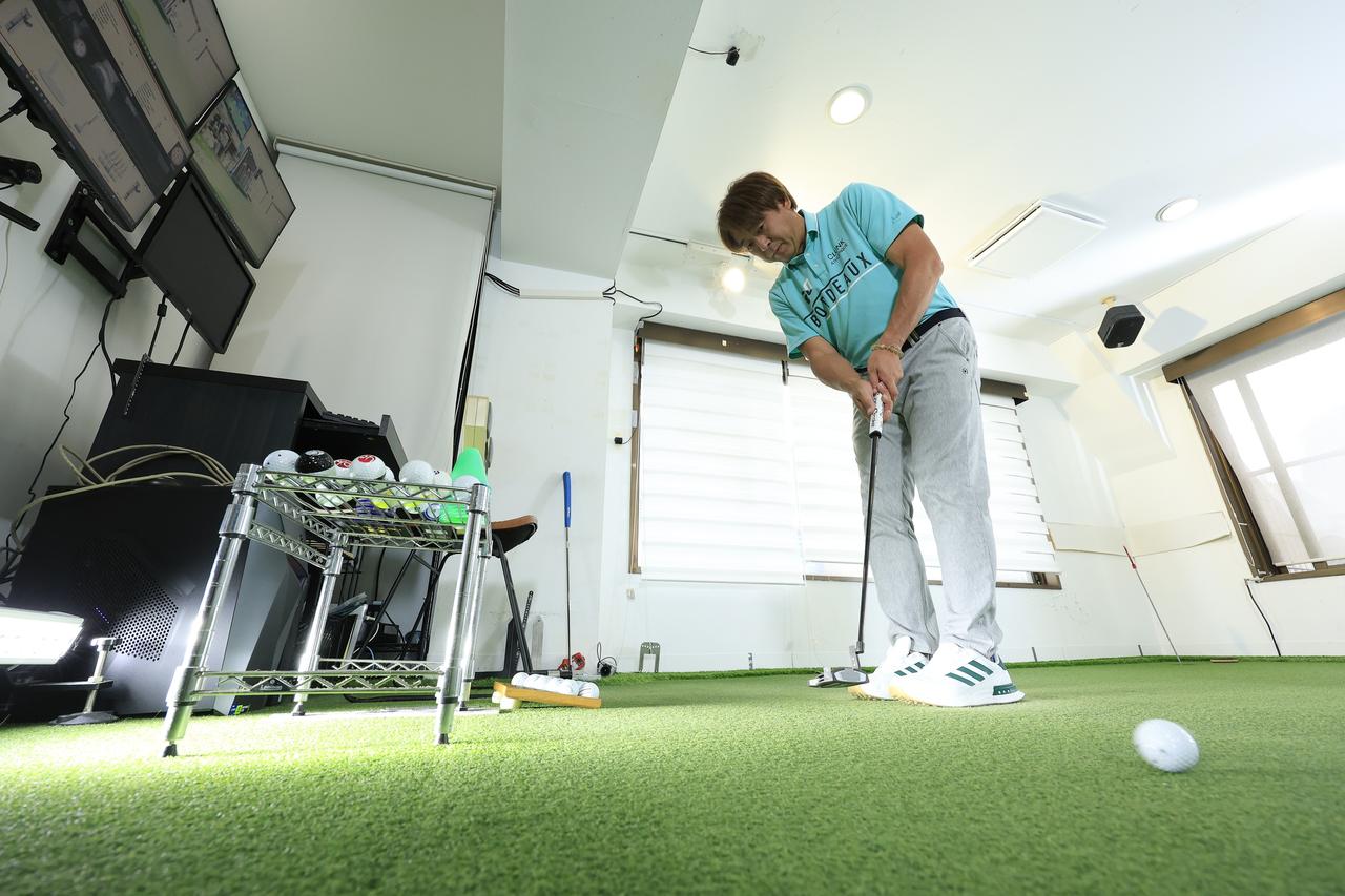 画像: パット計測器「クインテック(Quintic)」を使って、ボールの転がりを計測