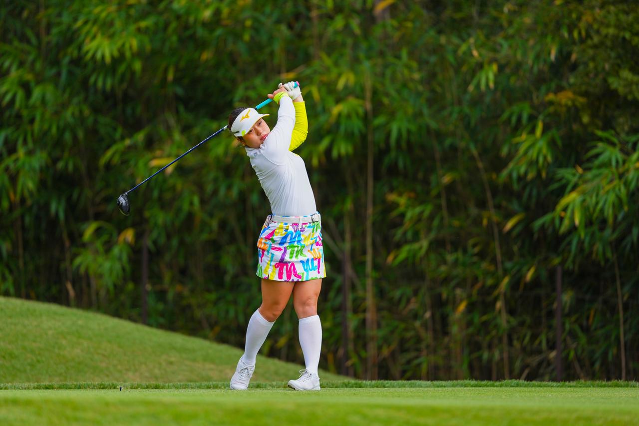 画像 : 17番目の画像 - 仲村果乃　ドライバー斜め正面連続写真 - みんなのゴルフダイジェスト