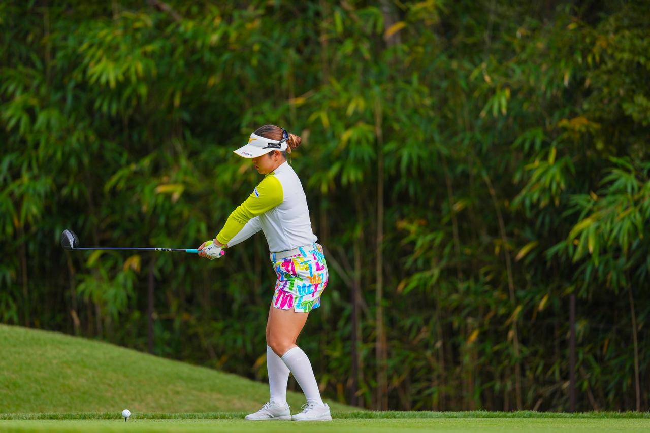 画像 : 3番目の画像 - 仲村果乃　ドライバー斜め正面連続写真 - みんなのゴルフダイジェスト