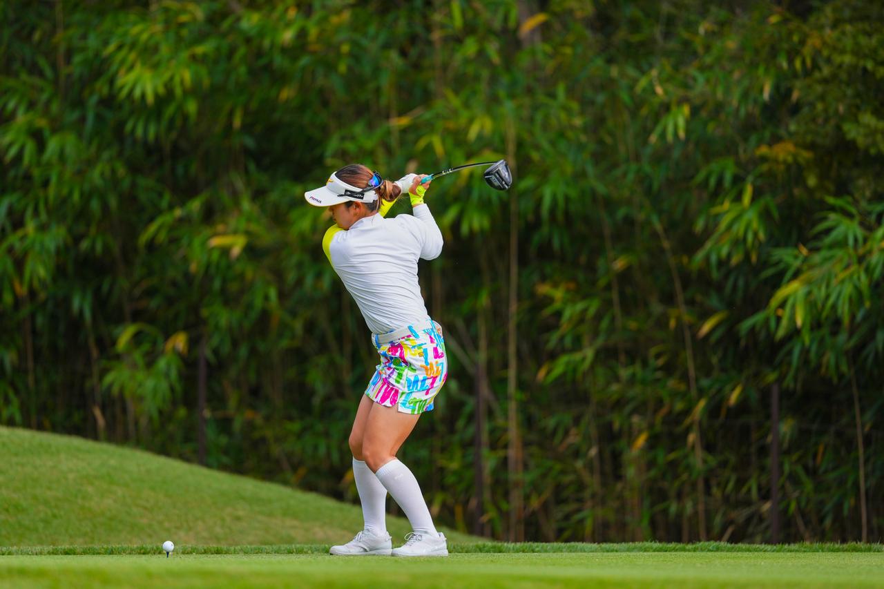 画像 : 7番目の画像 - 仲村果乃　ドライバー斜め正面連続写真 - みんなのゴルフダイジェスト