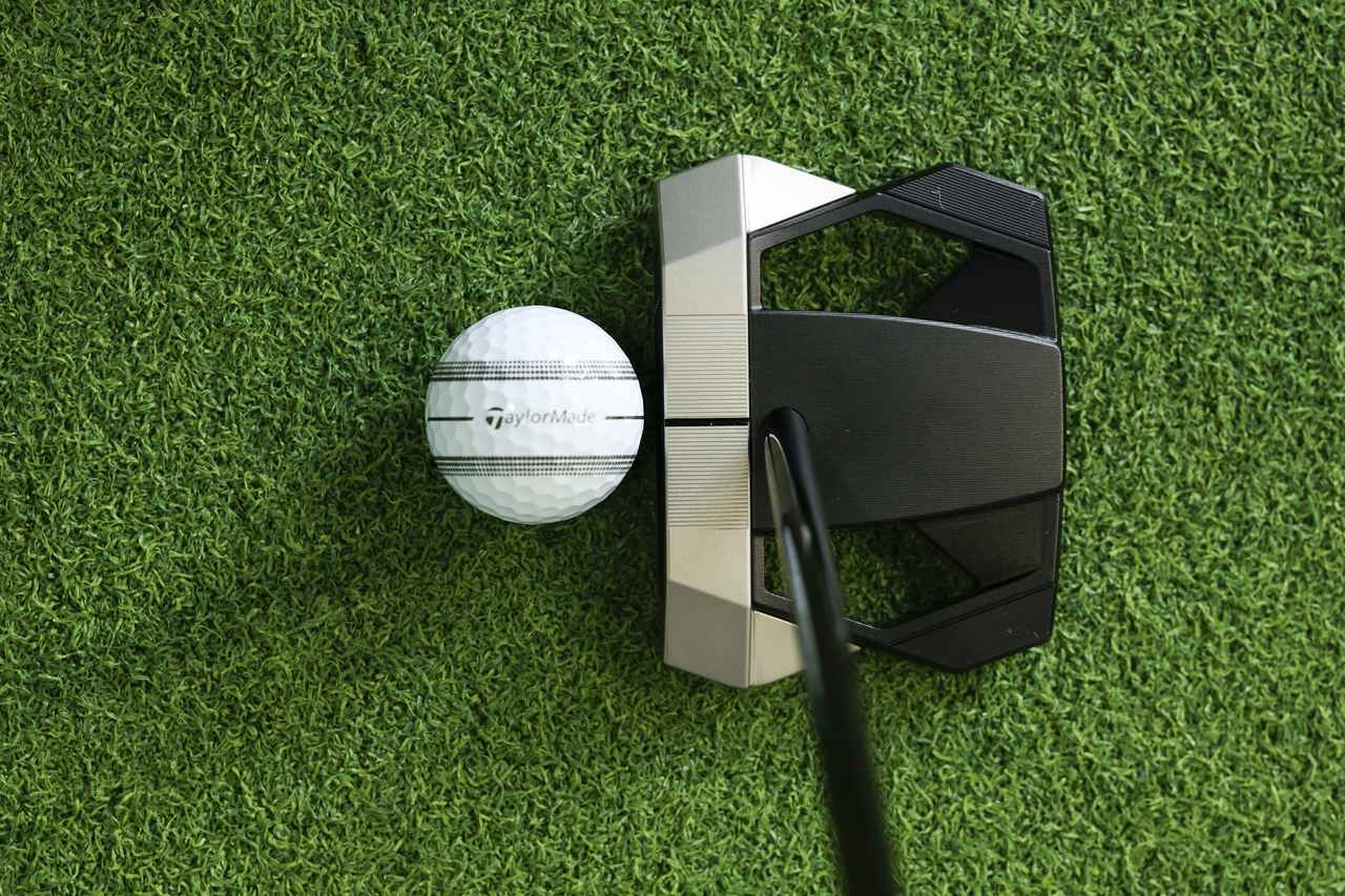 画像: ターゲットに対して、フェースをスクエアに向けやすい、シルバーとブラックのカラーリング