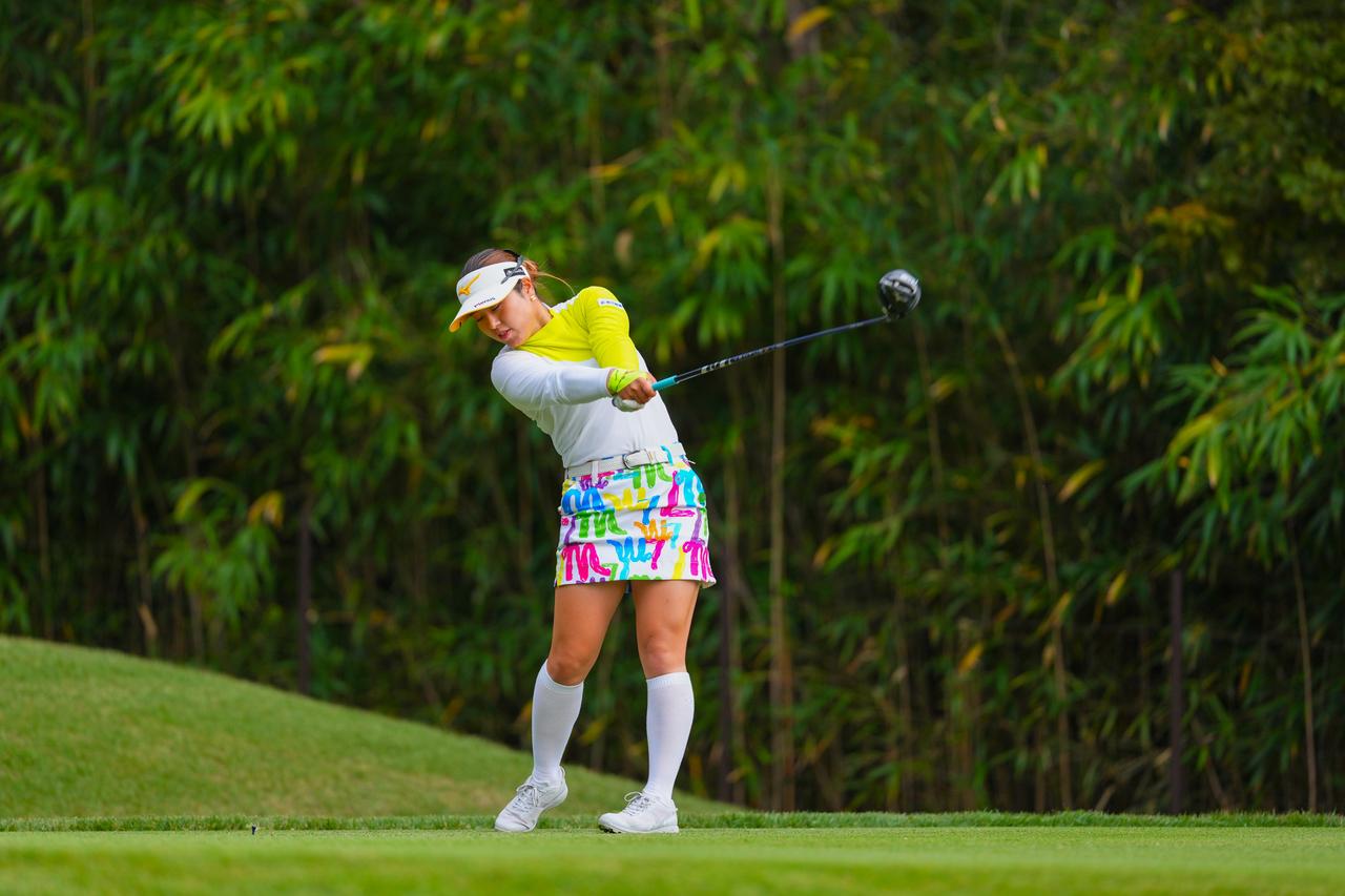 画像 : 14番目の画像 - 仲村果乃　ドライバー斜め正面連続写真 - みんなのゴルフダイジェスト