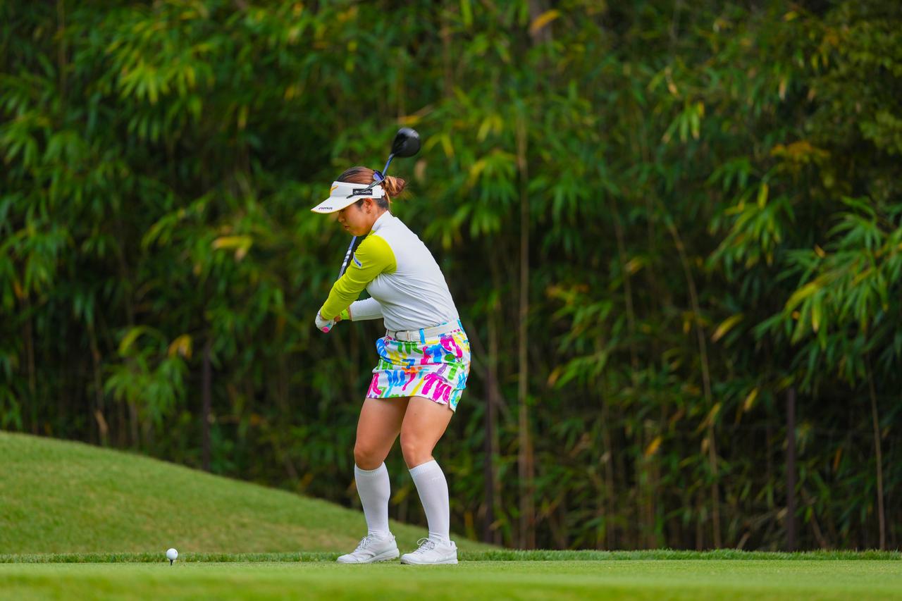 画像 : 9番目の画像 - 仲村果乃　ドライバー斜め正面連続写真 - みんなのゴルフダイジェスト