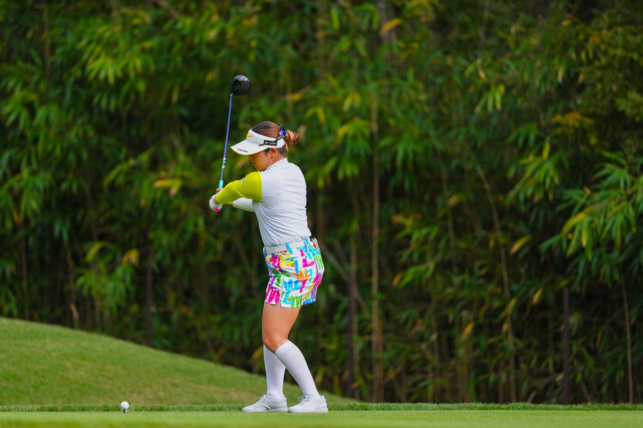 画像 : 4番目の画像 - 仲村果乃　ドライバー斜め正面連続写真 - みんなのゴルフダイジェスト