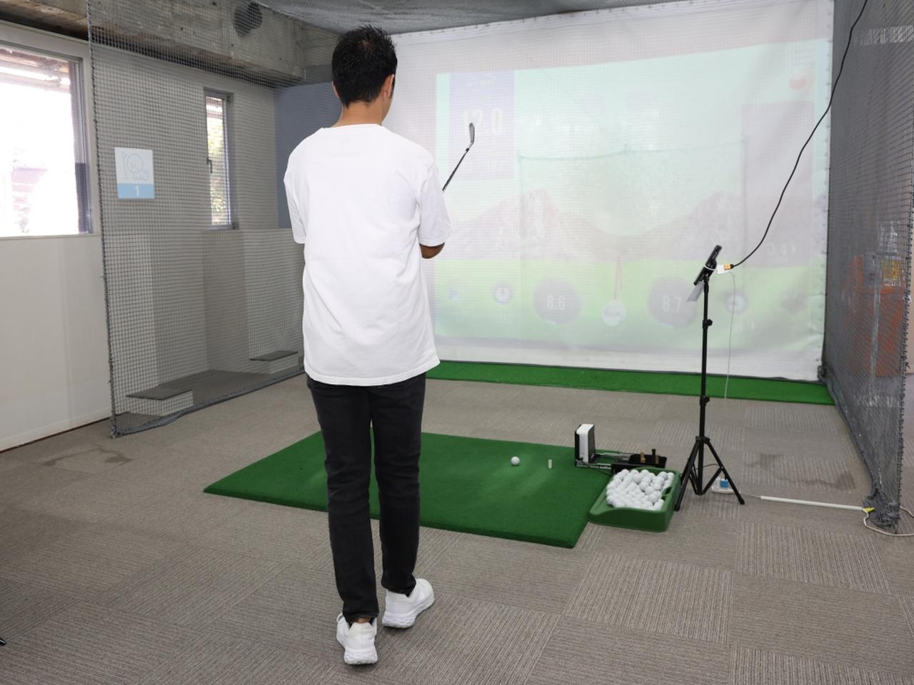 画像: ターゲットを狙うことを忘れて打つことに集中してしまっている時は、ボールに当てに行く動きも出やすいとJJコーチ。ショット前のルーティンとして、ボールの後ろに立ってターゲットを定めることを一打ごとに意識しよう