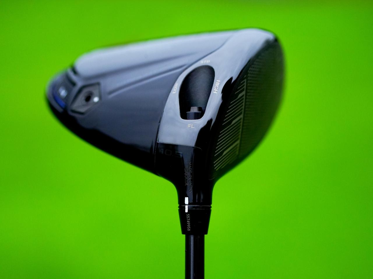 画像: シャフトを回転させずにロフト・ライ・フェース角を360度調整可能。アドレスに違和感が出ず、シャフトの裏刺しやバックラインのあるグリップでも問題ない