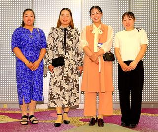 入谷響、仲村果乃、菅楓華、荒木優奈