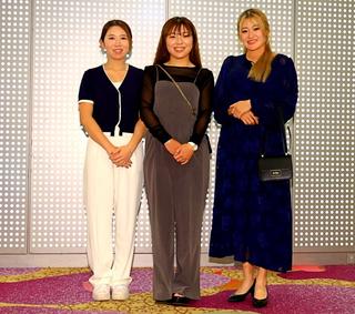 内田ことこ、佐久間朱莉、桑木志帆