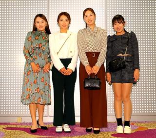 河本結、安田祐香、鶴岡果恋、菅沼菜々