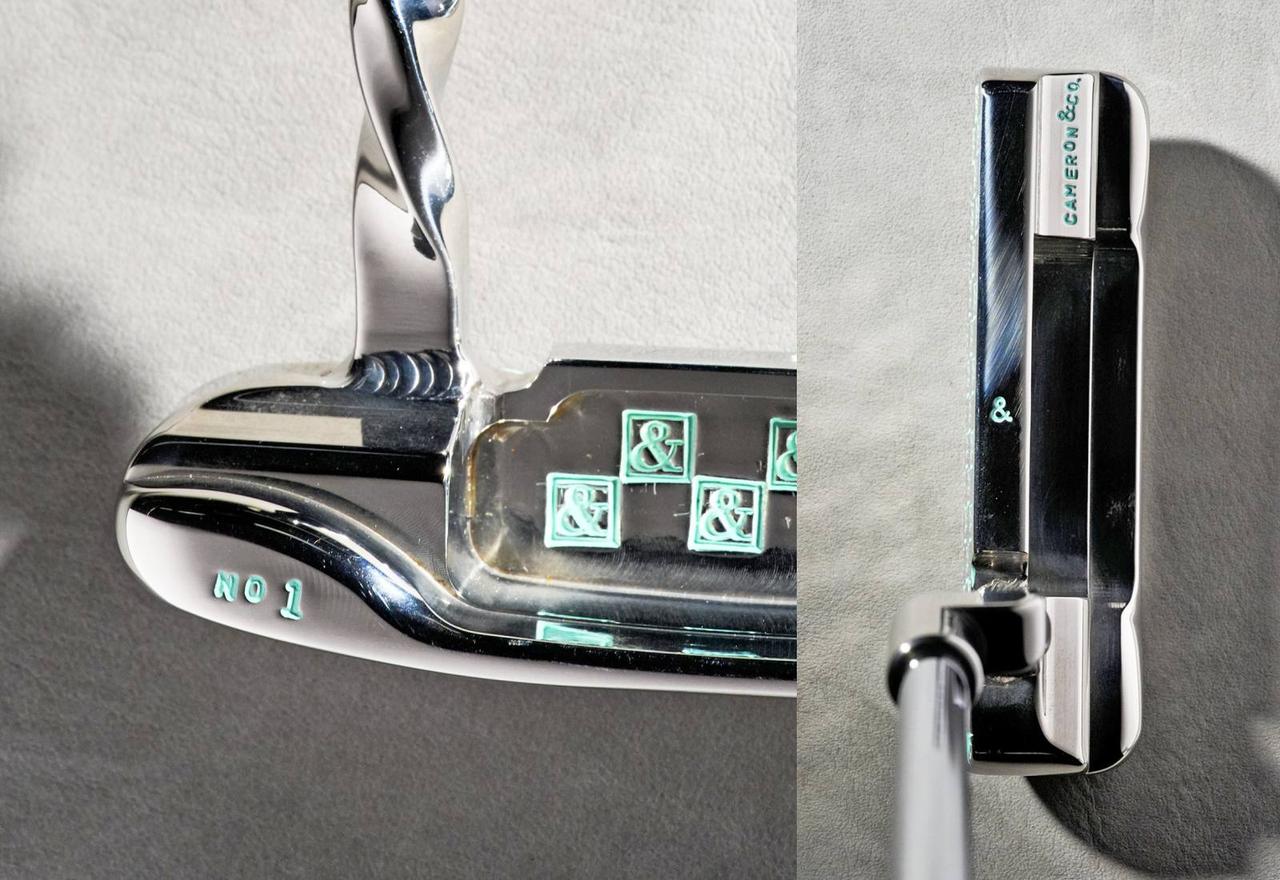 画像: 画像左:バンパーの「NO.1」は、「&」のファンシーフェースが採用された1本目、という意味と思われる 画像右:構えてみると、ねじれたネックがまったく気にならないことがわかる