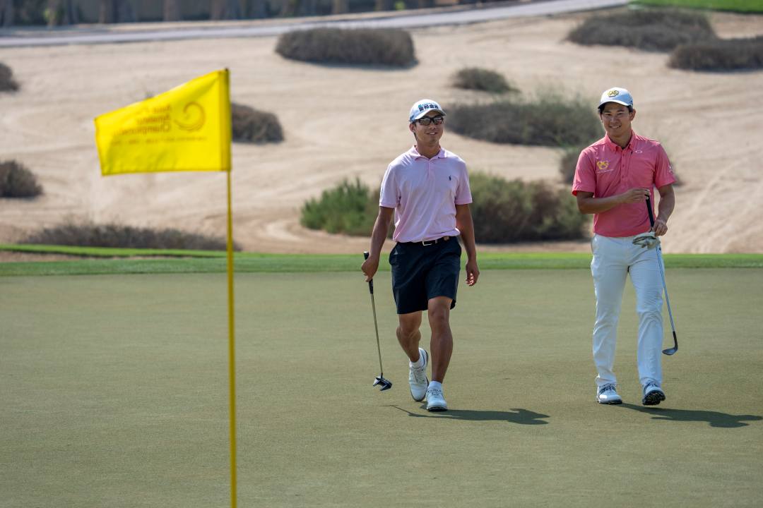 画像: チャイニーズタイペイのチェン・チチュン選手(左)と日本の小林匠選手(右)(写真は25年アジアパシフィックアマ、提供:AAC)