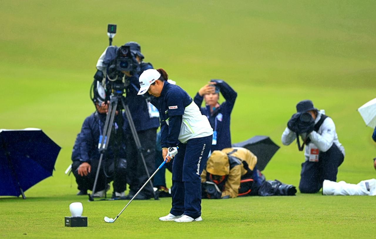 画像 : 1番目の画像 - 【写真見る】水しぶきを上げる畑岡奈紗のアイアンショット連続写真（撮影/大澤進二） - みんなのゴルフダイジェスト