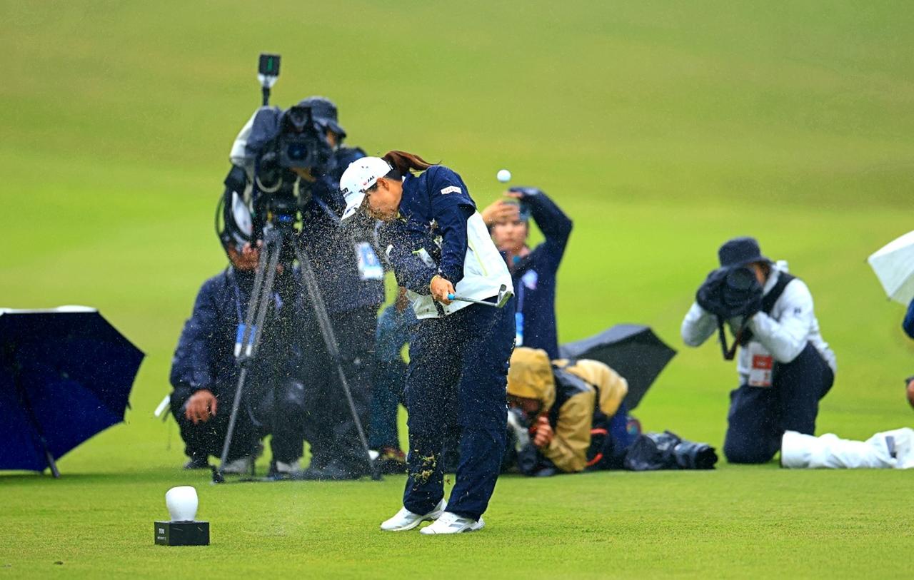 画像 : 9番目の画像 - 【写真見る】水しぶきを上げる畑岡奈紗のアイアンショット連続写真（撮影/大澤進二） - みんなのゴルフダイジェスト