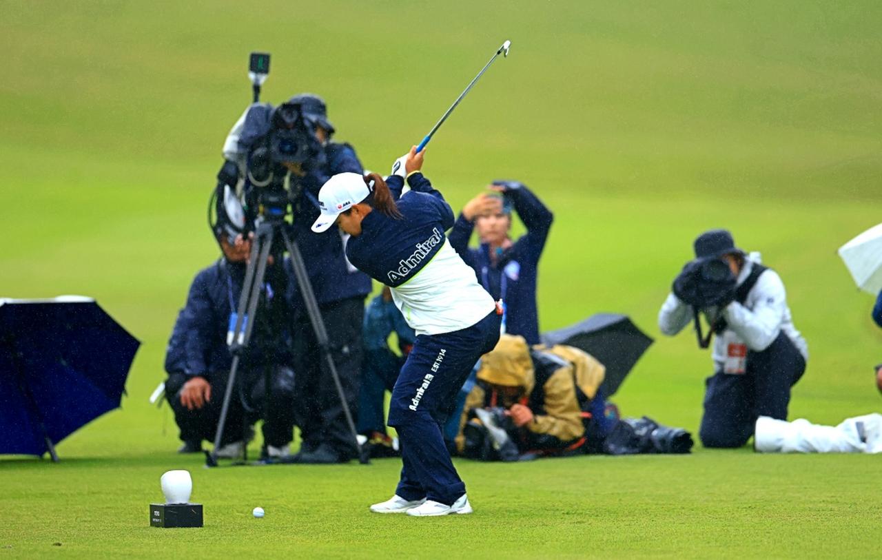 画像 : 4番目の画像 - 【写真見る】水しぶきを上げる畑岡奈紗のアイアンショット連続写真（撮影/大澤進二） - みんなのゴルフダイジェスト