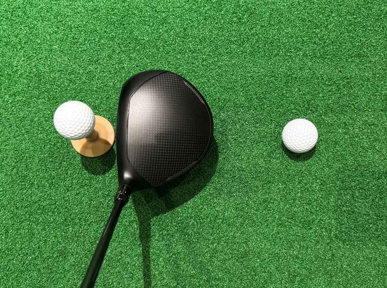 画像: 実際に打つボールの20センチくらい後ろに仮想ボールをイメージする