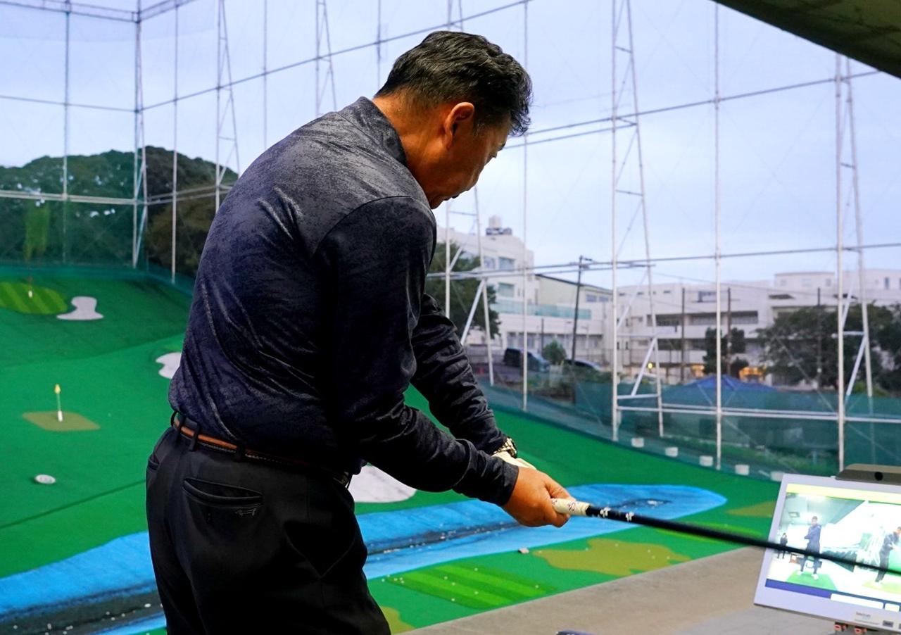 画像: スウィング軌道が安定する体の使い方を身につける