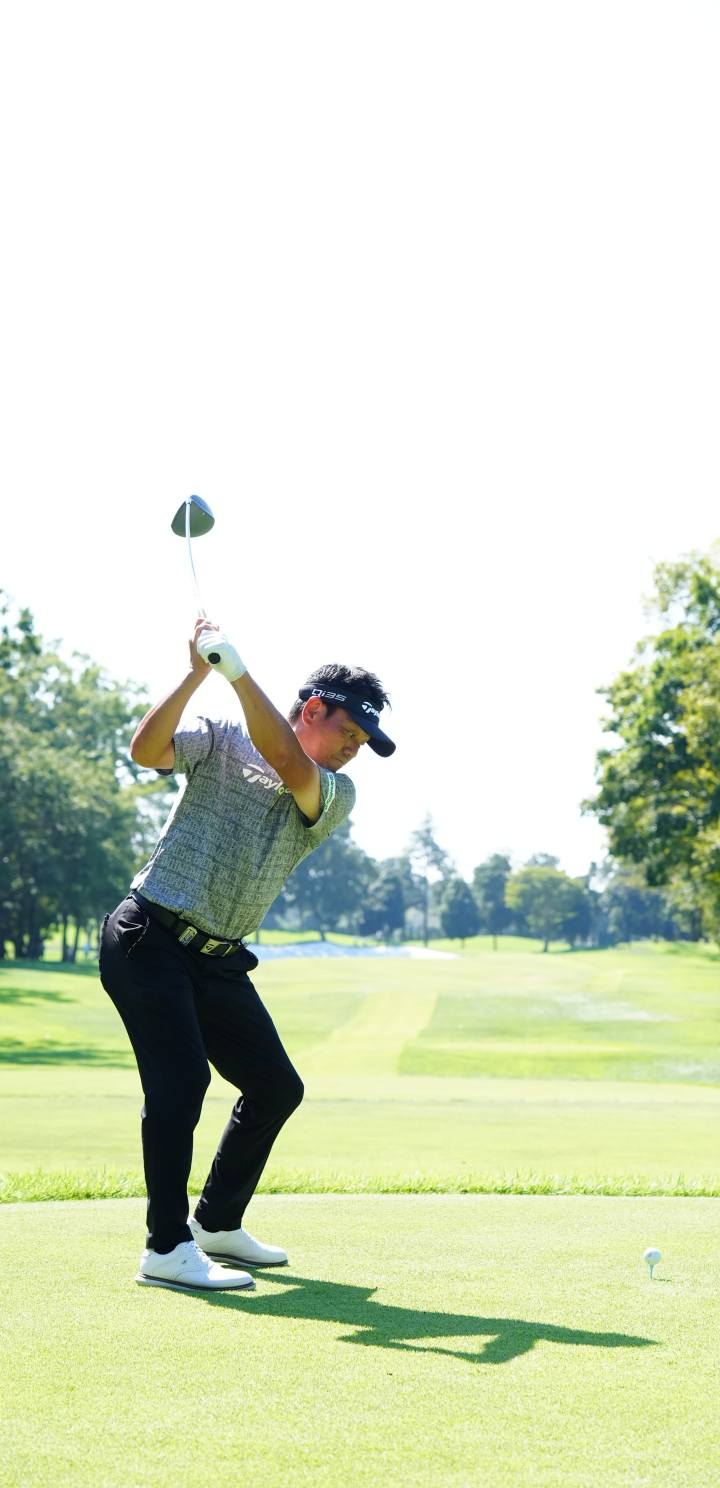 画像 : 2番目の画像 - シャフトを“使って”昔のドローが戻ってきた！（田中秀道プロ：ドライバースウィング後方） - みんなのゴルフダイジェスト