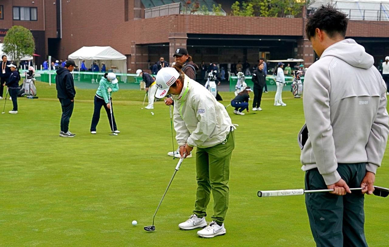 画像 : 7番目の画像 - 【写真を見る】佐久間朱莉の左打ちパッティング連続写真 - みんなのゴルフダイジェスト