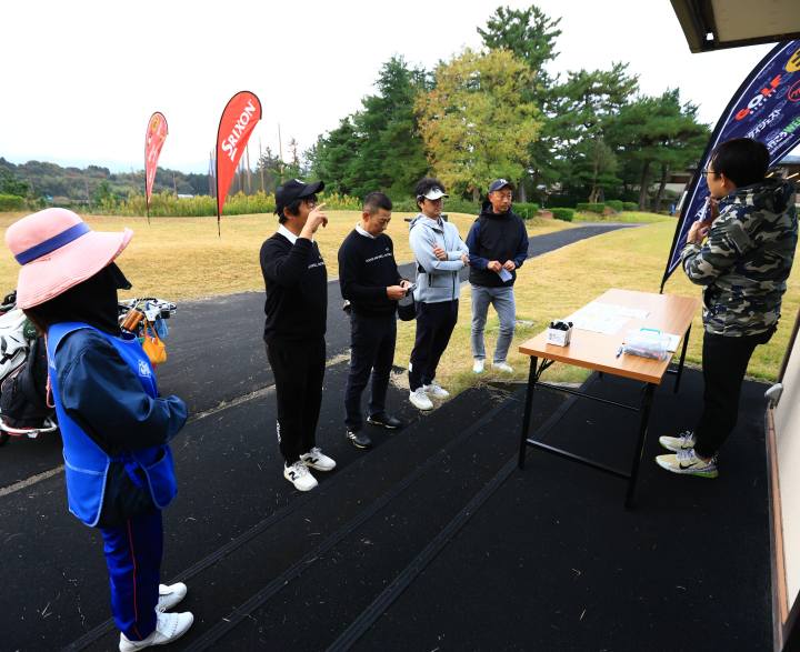 画像: スタート前は楽しそうな雰囲気だけでなく競技ならではの緊張感もあった!