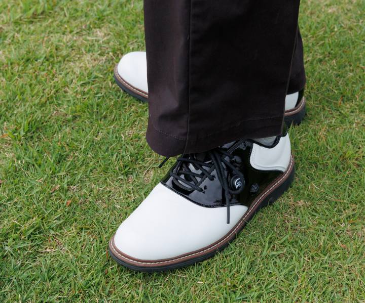 画像: クラシカルなルックスながら「ポンプシステム」搭載の機能派シューズ