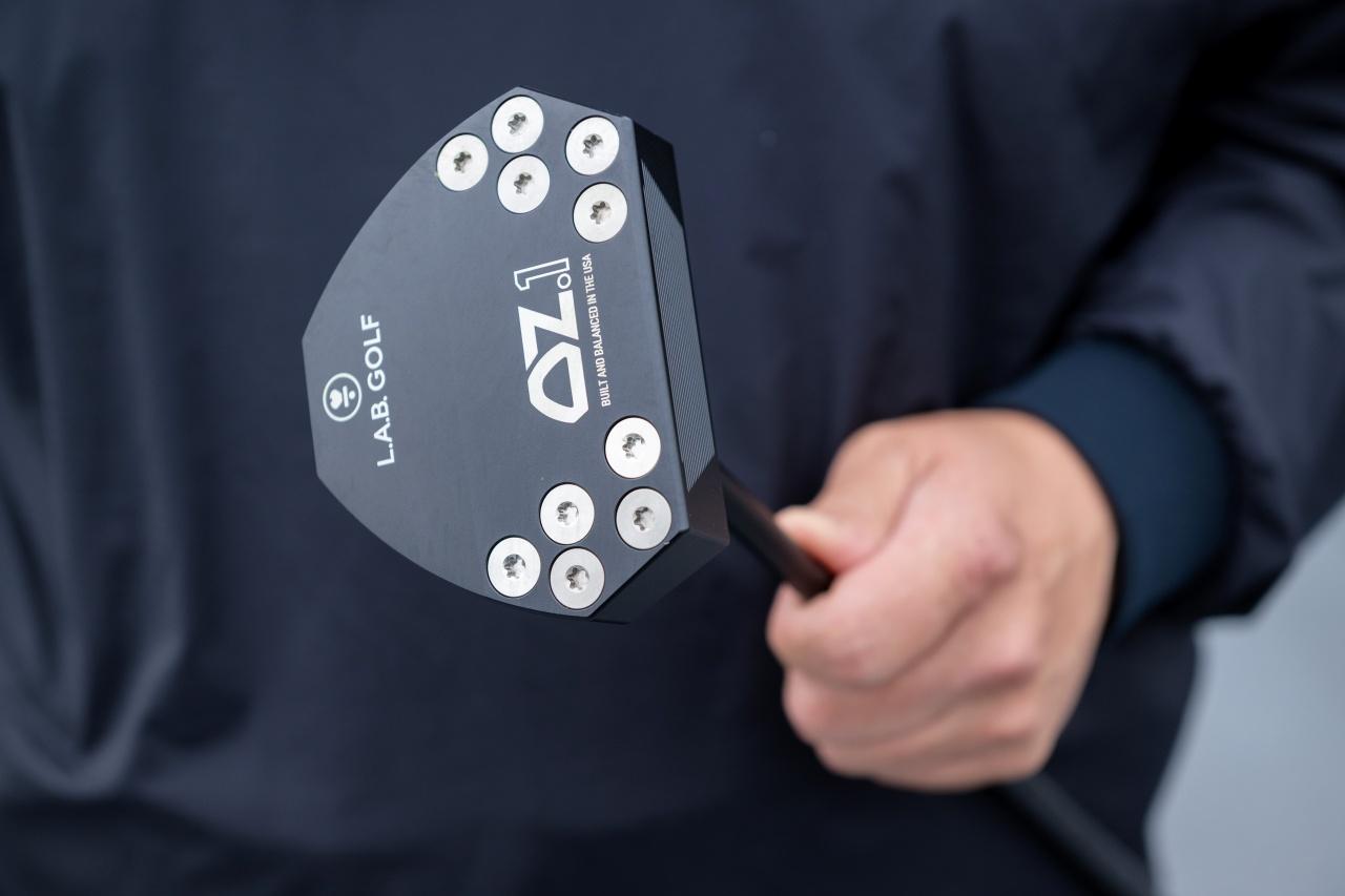 画像: 航空機に使われる鍛造アルミニウム採用の〈ラブ・ゴルフ〉のマレット型