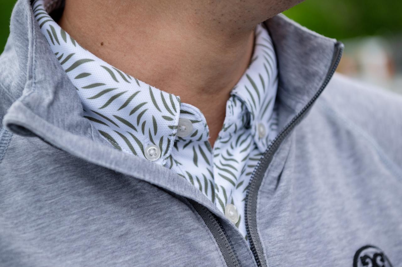 画像: ハーフジップジャケットを開けるとポロのユニークな柄がチラリ