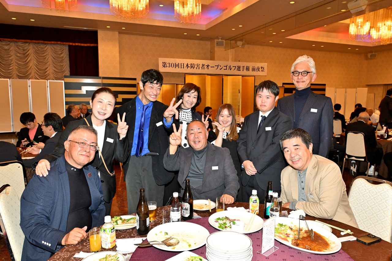 画像: 旧知の再開も初めて出会った人たちとも楽しい時間が過ごせる。同じ時間と空間を共有することこそが、障害者スポーツの楽しみの1つである