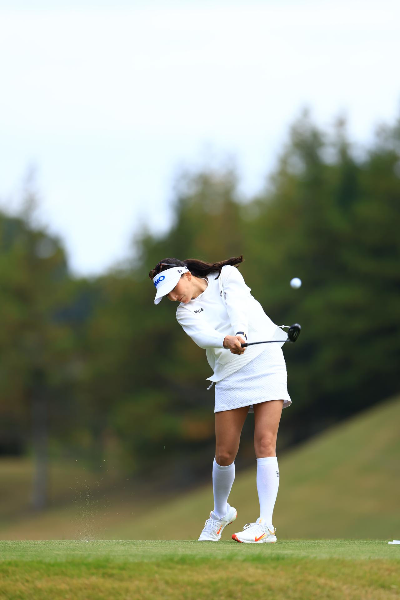 画像 : 10番目の画像 - 脇元華　ユーティリティ斜め正面連続写真 - みんなのゴルフダイジェスト