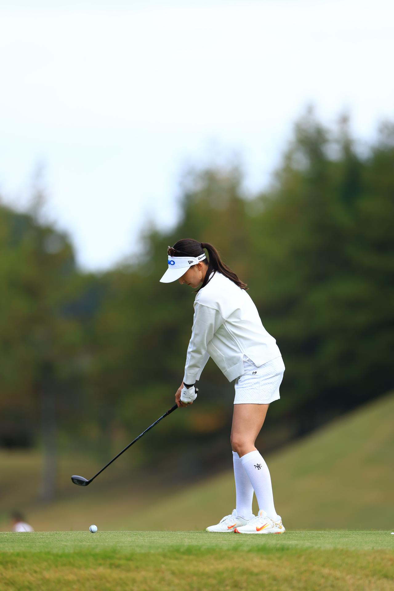 画像 : 2番目の画像 - 脇元華　ユーティリティ斜め正面連続写真 - みんなのゴルフダイジェスト