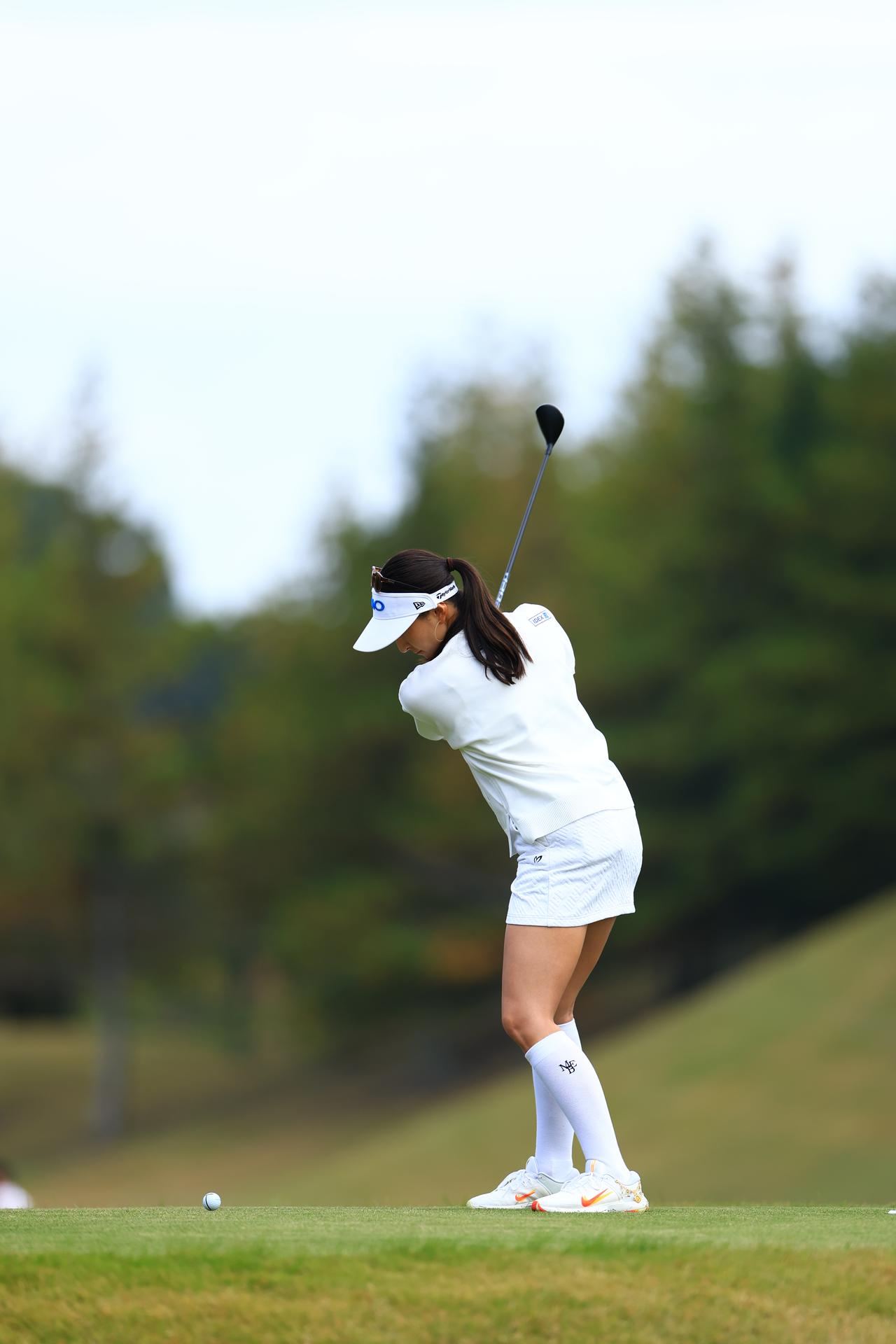 画像 : 4番目の画像 - 脇元華　ユーティリティ斜め正面連続写真 - みんなのゴルフダイジェスト