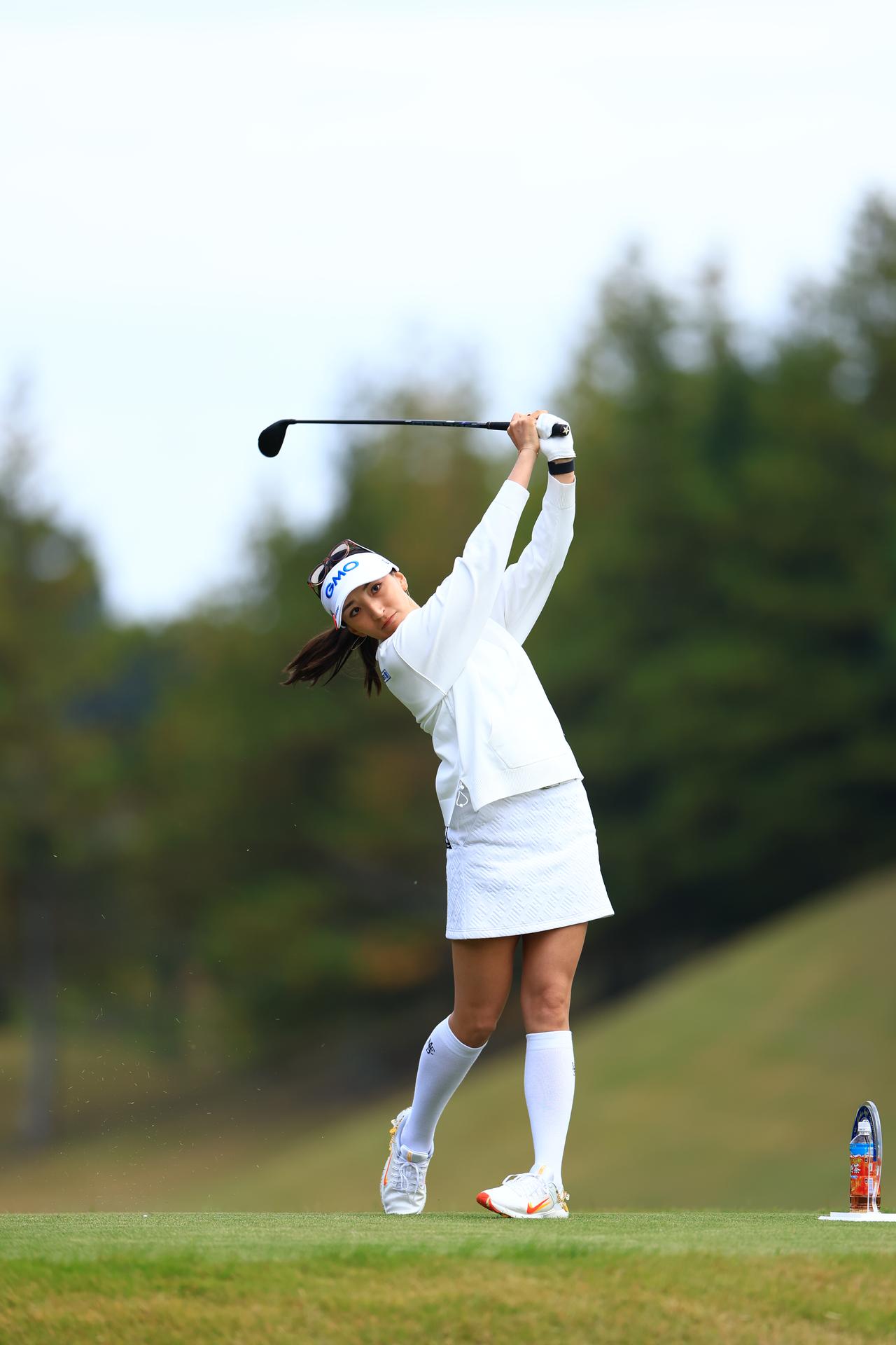 画像 : 12番目の画像 - 脇元華　ユーティリティ斜め正面連続写真 - みんなのゴルフダイジェスト