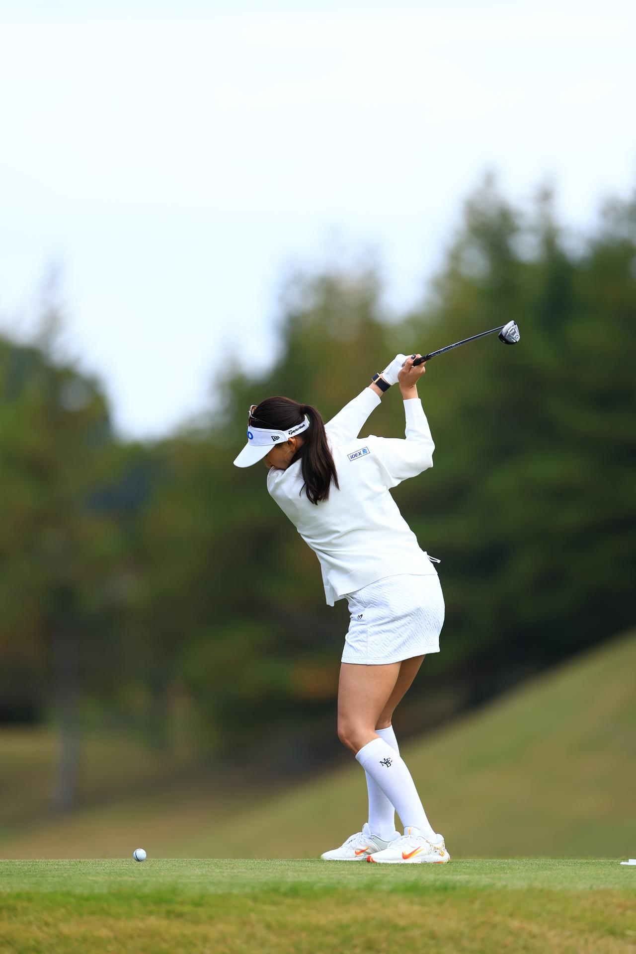 画像 : 5番目の画像 - 脇元華　ユーティリティ斜め正面連続写真 - みんなのゴルフダイジェスト