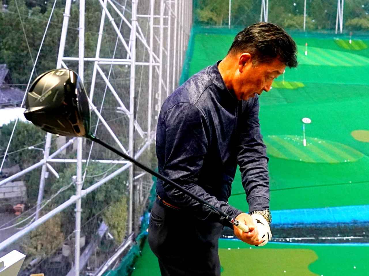 画像: ドライバーを気持ちよく振るにはどうすればいい? ヘッドが走る「クラブと手のポジション」を解説 - みんなのゴルフダイジェスト