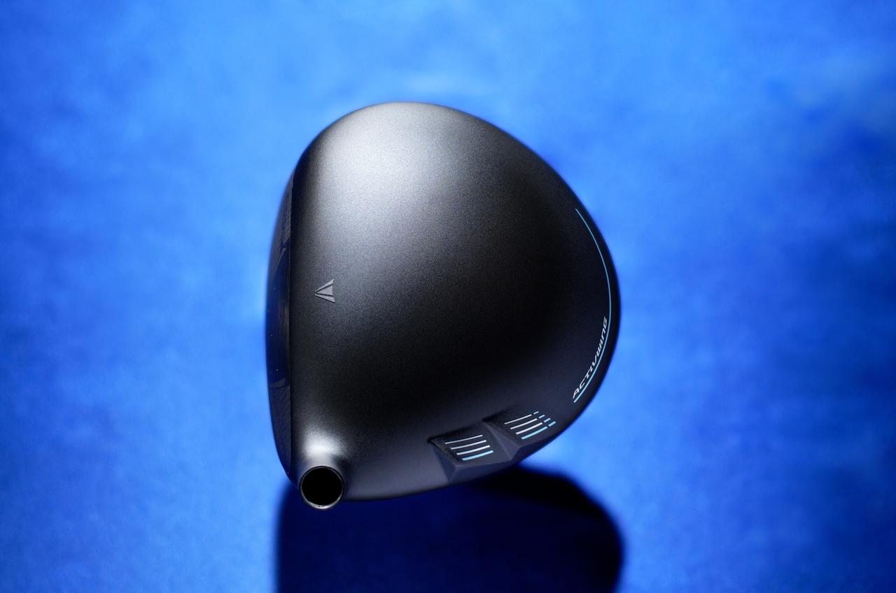 画像: 【XXIO14+】「同じゼクシオ14シリーズでも見た目は別物。ゼクシオ14+はマット仕上げで精悍さがある。フトウ寄りがやや逃げ気味ですが、フェース面はほぼスクエア。ヘッド後方の輪郭がヒール寄りにボリュームがあり、ゼクシオ14とはまた違ったつかまり顔です」(鈴木プロ)