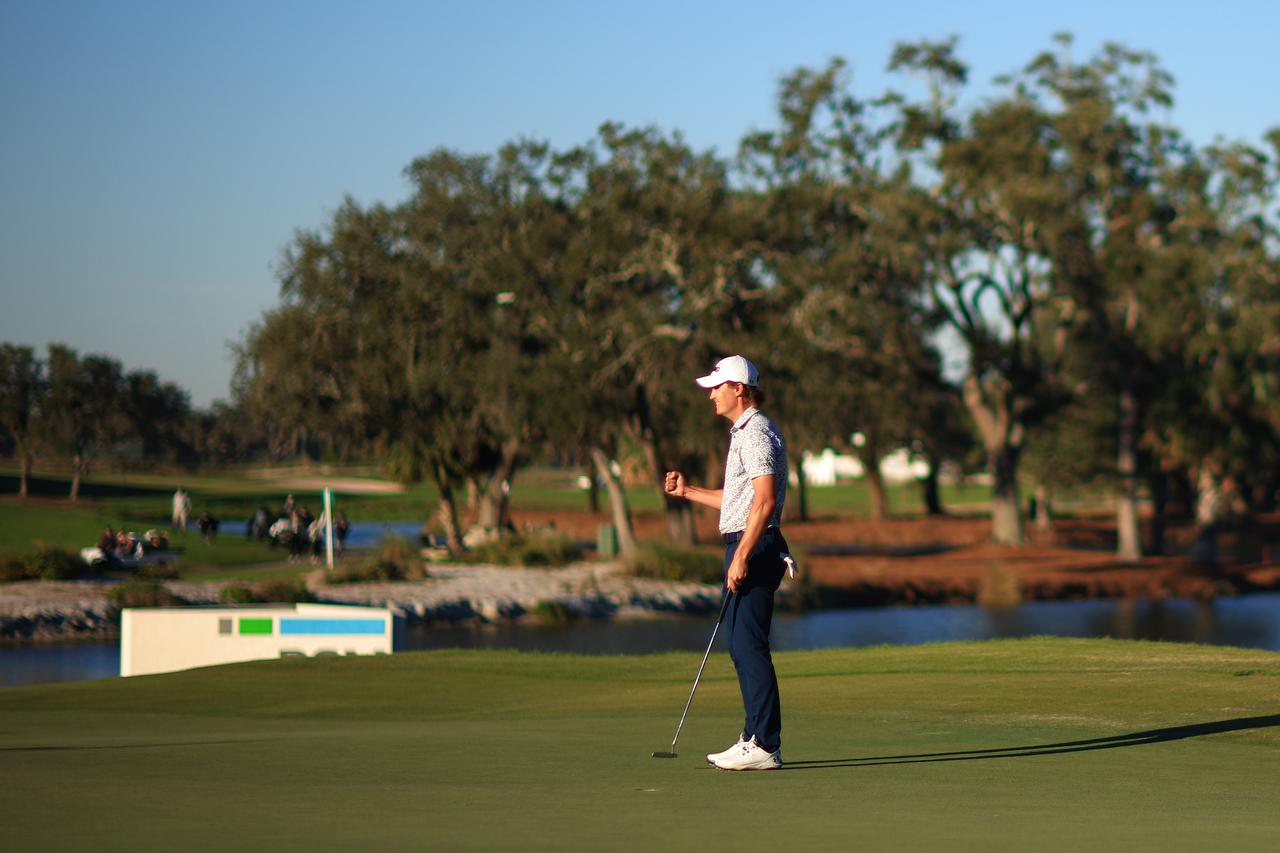 画像: 24年の覇者マーベリック・マクニーリー。優勝を決めた後、ガッツポーズで喜びを表現した（PHOTO/Getty Images）