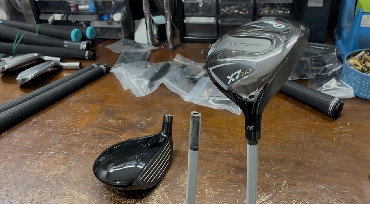 画像: ヘッドとシャフトを分解して接着に入ります。今回はシャフトの再使用でしたが先端の状態に問題がなかったので接着剤の残りかすを除去して接着