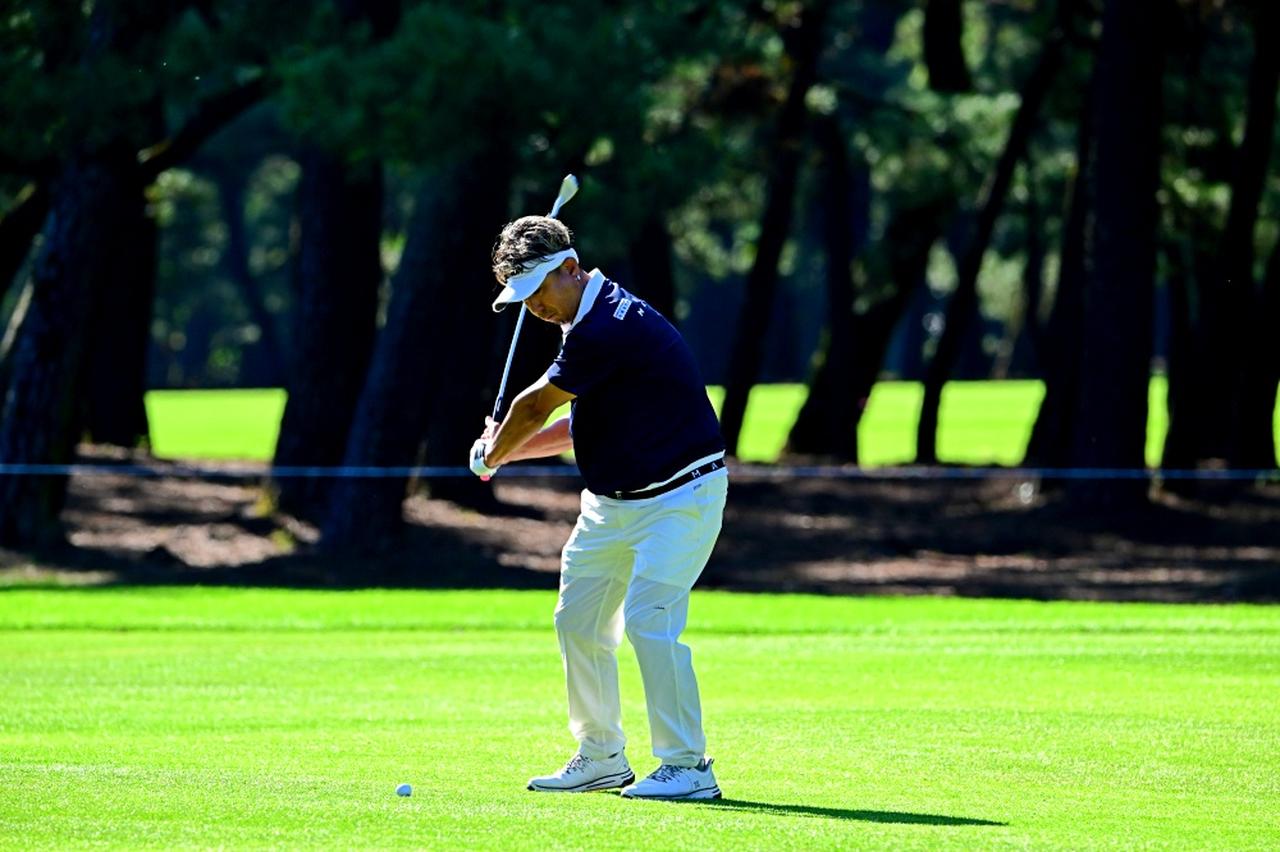 画像 : 5番目の画像 - 塚田よおすけのアイアンショット連続写真（撮影/有原裕晶） - みんなのゴルフダイジェスト