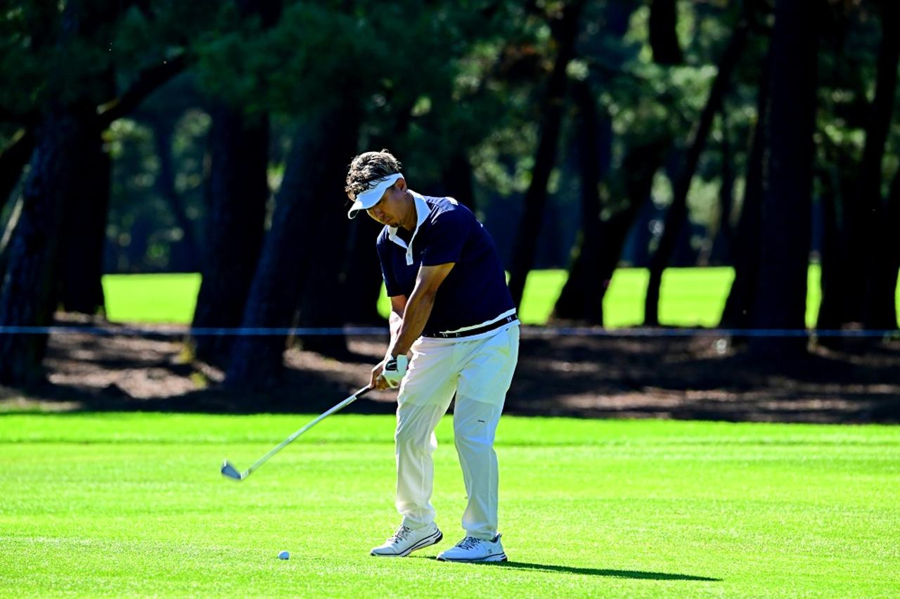 画像 : 6番目の画像 - 塚田よおすけのアイアンショット連続写真（撮影/有原裕晶） - みんなのゴルフダイジェスト