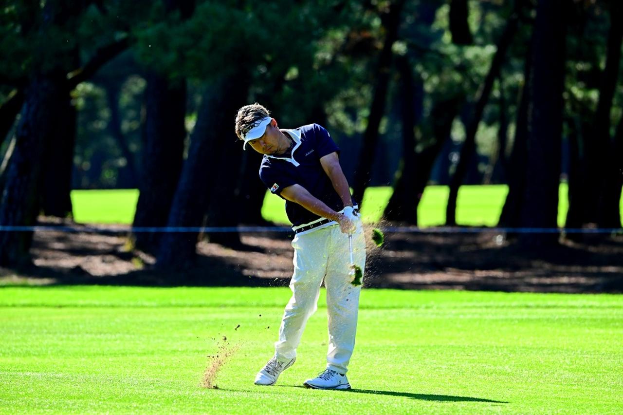 画像 : 8番目の画像 - 塚田よおすけのアイアンショット連続写真（撮影/有原裕晶） - みんなのゴルフダイジェスト