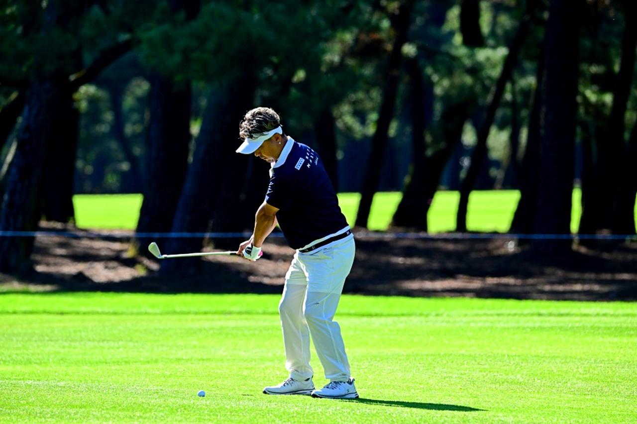 画像 : 2番目の画像 - 塚田よおすけのアイアンショット連続写真（撮影/有原裕晶） - みんなのゴルフダイジェスト