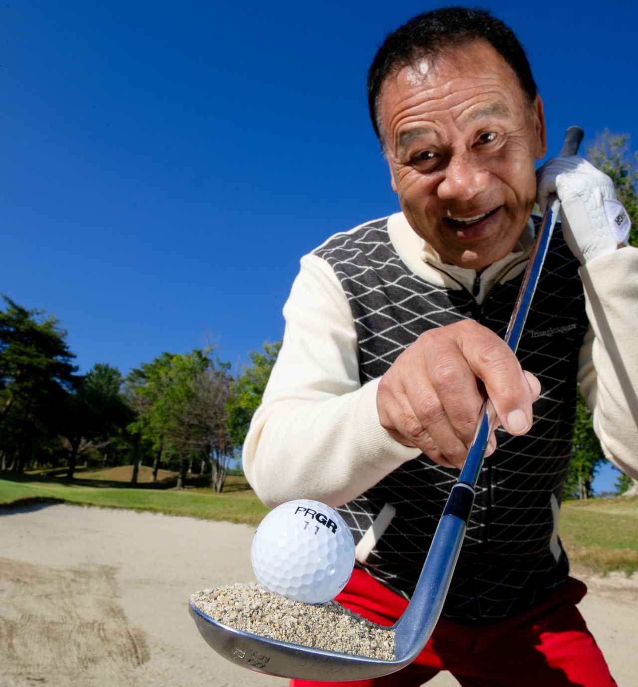 画像1: カチカチ・フカフカ・目玉……どう打てばいい? ちょいむずバンカーからの簡単脱出法!